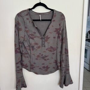 Women's free people Gray Ribbed Henley Top with Mauve Floral Print